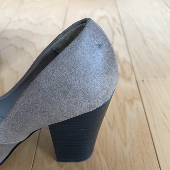Round-toe taupe heels - Picture 6 of 6